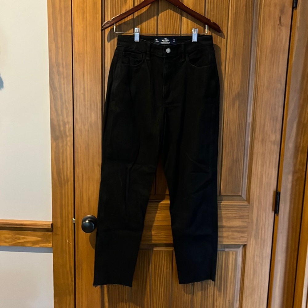 Black Hollister high-rise mom jeans